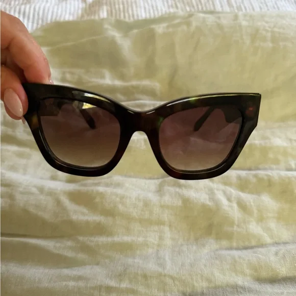 Quay ‘ BY THE WAY’ new  sunglasses - Picture 8 of 11